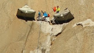 Скалолазы покоряют отвесный склон с голыми руками (новости)(, 2015-01-12T12:48:23.000Z)