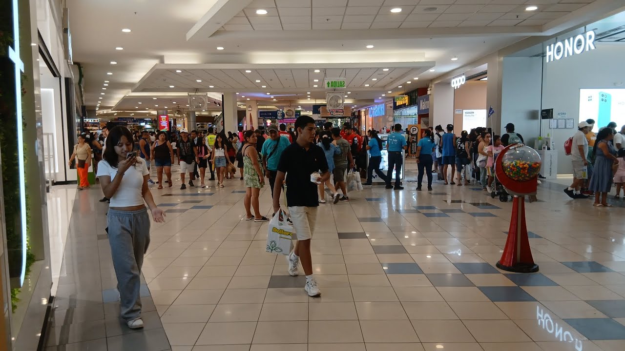 Estando en Plaza Norte 1er piso en Stefano Rewind