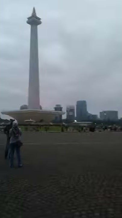 Jalan jalan sore di tugu monas