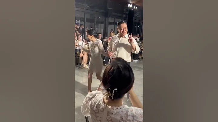 #郝邵文 婚禮現場曝光，伴郎釋小龍上台將氣氛推向高潮，達叔本來是證婚人，可惜沒等到這天 - 天天要聞