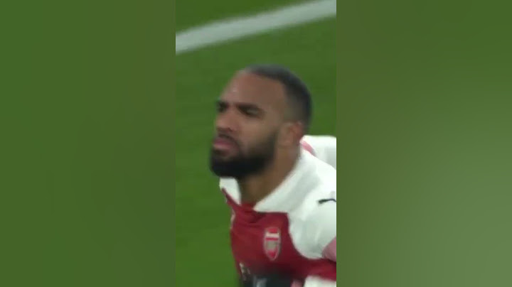 Lacazette’s Knee Slides are Perfect..