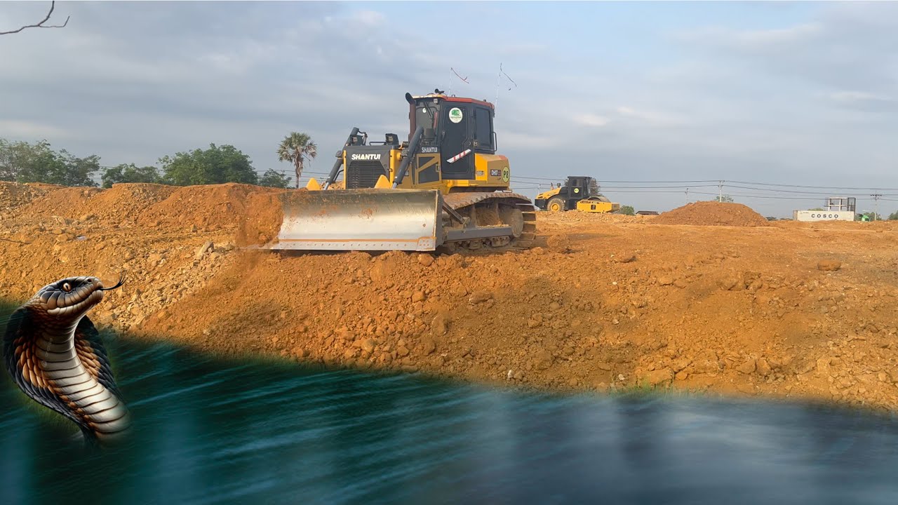 Wonderful ! Landfill Dozer Shantui Pushing Soil Delete Garbage in deep Pond Fish & Dump Struck 25Ton