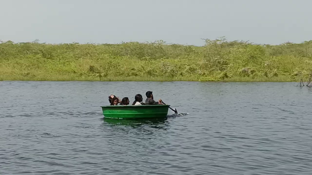 எங்கள் சொந்த ஊர் கண்மாயில் பரிசல் பயணம் 