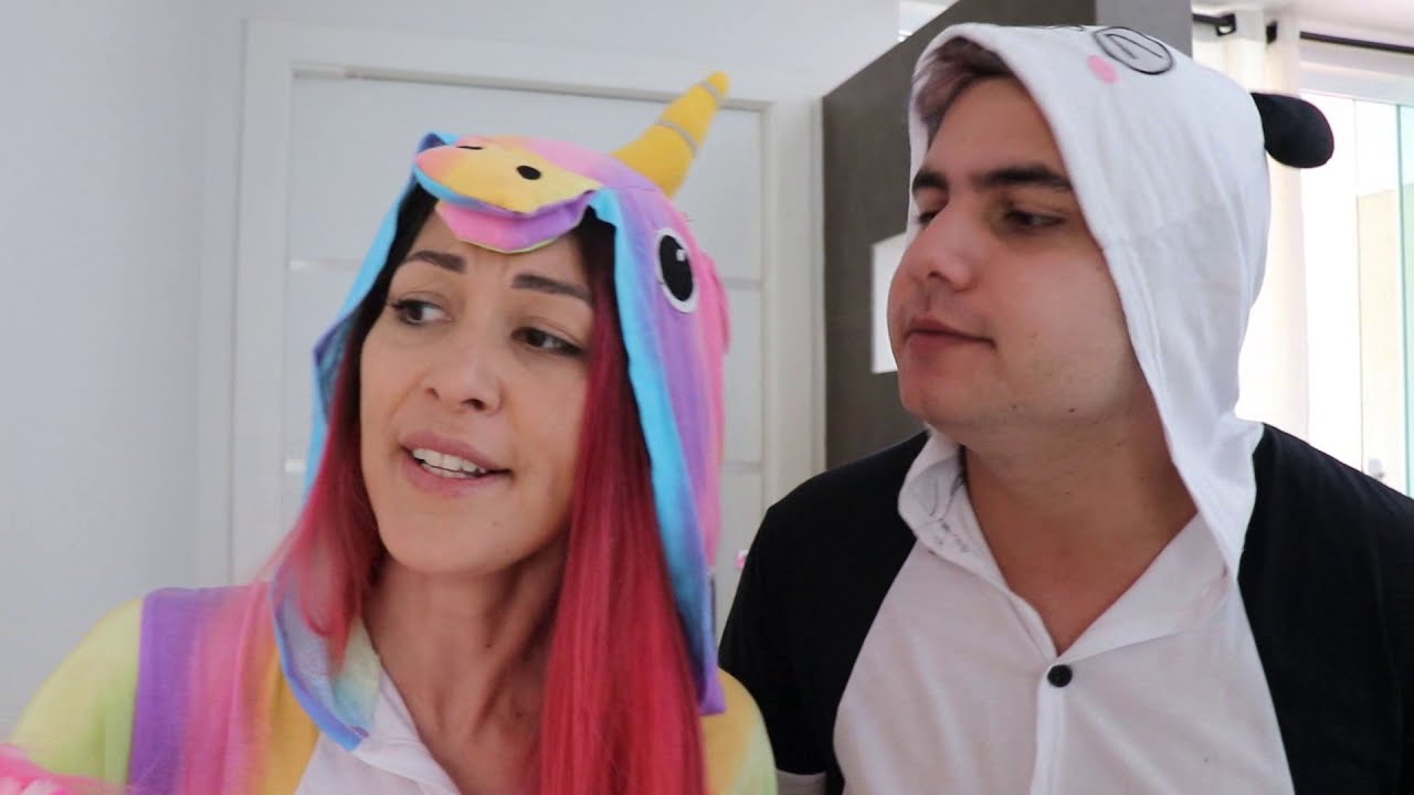 A MENINA - Historinha em Português