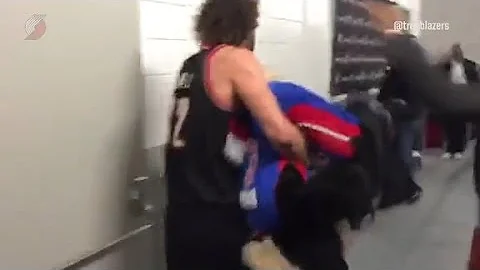 Robin Lopez Carries Hooper Upside Down In Detroit