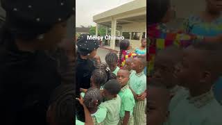 mercy Chinwo prays for school children @mercy Chinwo