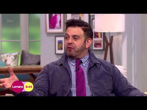 Video: Adam Richman Neto vrednost: Wiki, poročen, družina, poroka, plača, bratje in sestre