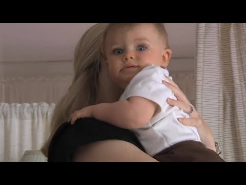 Video: Ar trebui să-mi las copilul să plângă?