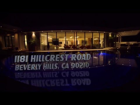 Видео: Роскошный дом в Беверли-Хиллз, характеризуемый теплом и личностью