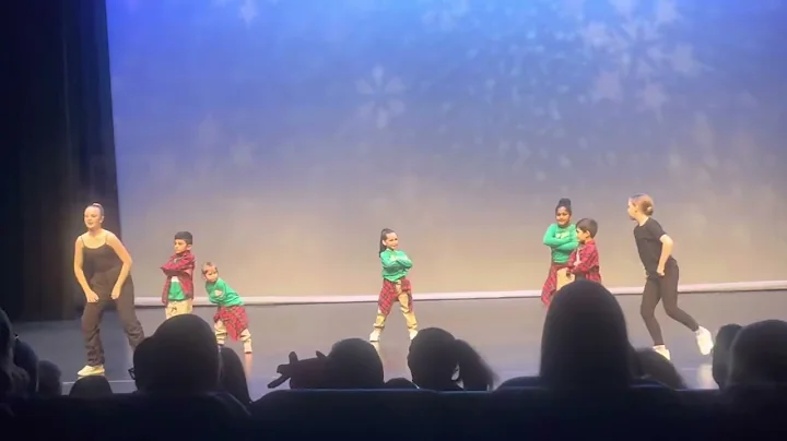 Aria and sander dance performance Dec 2022