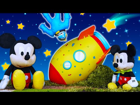 Qué ocurre con la familia de Mickey Mouse últimamente? Vídeos de juguetes  de peluche para niños. 