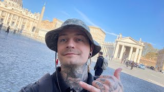 MEETING THE POPE IN ITALY WAS NOT ON MY BINGO CARD 😳🇮🇹