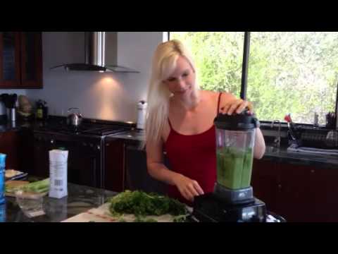 How to: Delightful Green Goddess Kale Smoothie with Marcie (thehealthandhappinessguide)