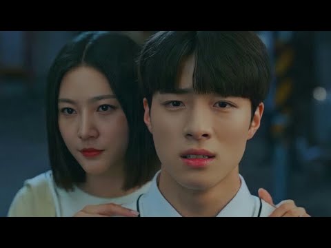 بنت غريبة كل المدرسة بتخاف منها عشان بتشوف الأشباح ولكن أوشم شاب بيقع فى حبها وبيساعدها بنت غريبة كل المدرسة بتخاف منها عشان بتشوف الأشباح ولكن أوشم شاب بيقع فى حبها وبيساعدها