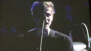 Download Lagu 5 Seconds of Summer - Wrapped Around Your Finger - San Diego 7/18/15 MP3