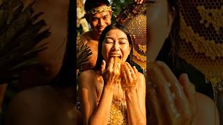 Asian Tribal Couple Harvests Wild Honey High in Jungle Trees 🍯🌿 | Relaxing Primitive Life #gonature