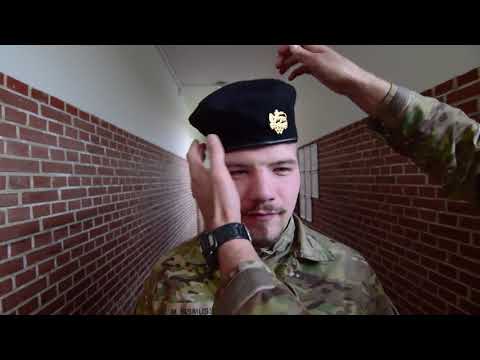 Video: ❶ Hvordan Man Bærer En Baret: Tip Til En Fashionista