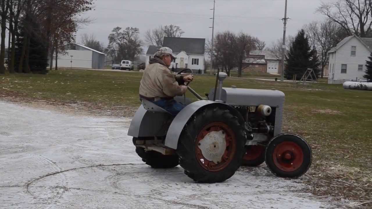 Silver King Model R-38 Tractor - Aumann Auctions - YouTube
