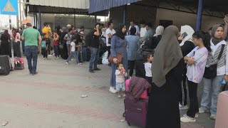 Des détenteurs de passeports étrangers attendent de quitter la bande de Gaza | AFP