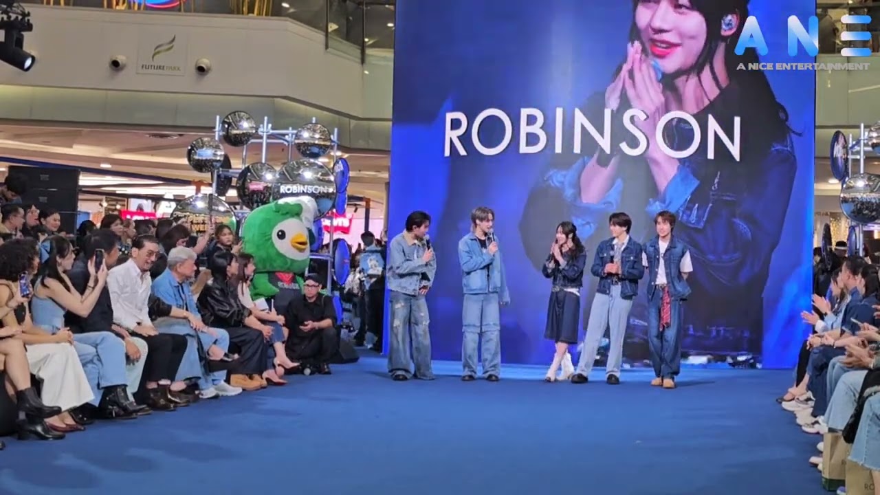 มินิโชว์สุดพิเศษ จาก 5 หนุ่ม "LYKN" ในงาน “ROBINSON SUPER JEANS WEEK 2025” SUPER JEANS x LYKN