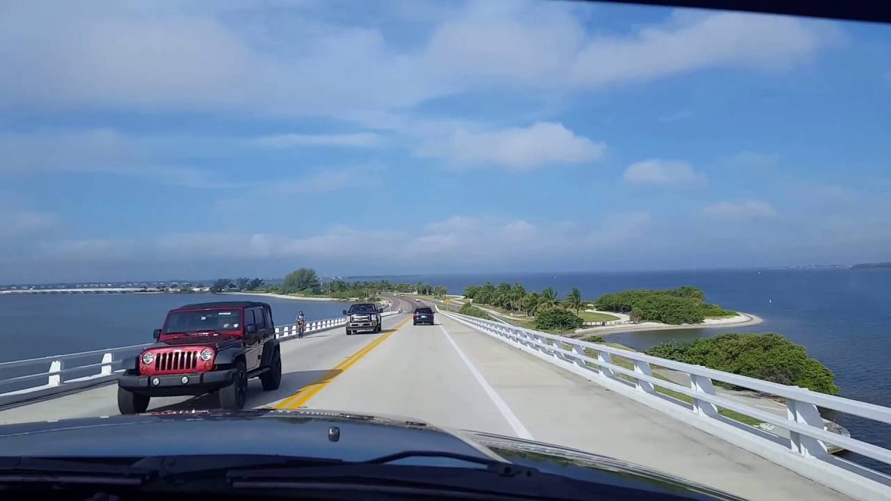Entering Sanibel Island where some celebrity lives or own a house enjoy