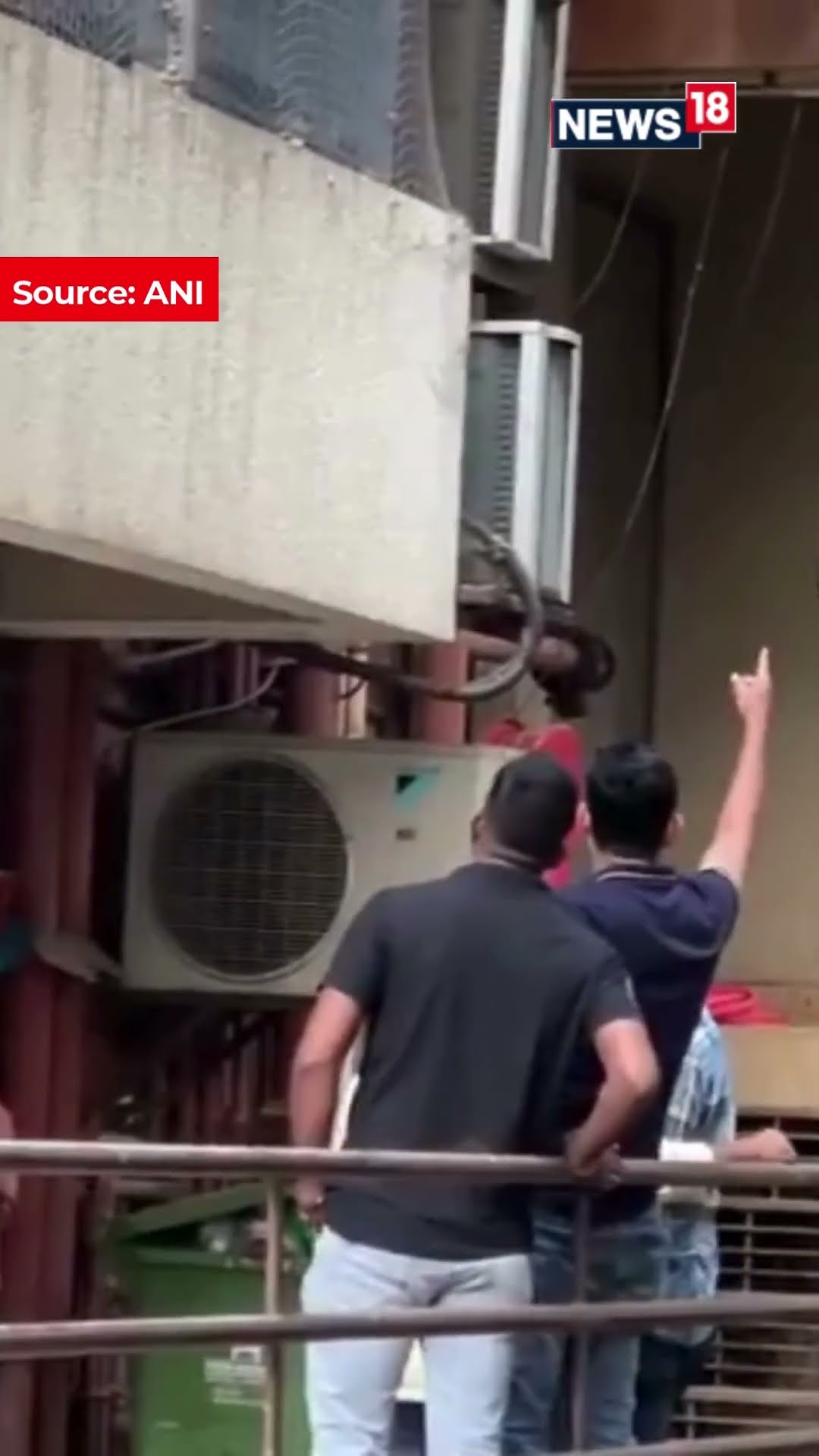 #watch Cops Arrive at Saif Ali Khan's Home | #shorts #saifalikhan | N18S