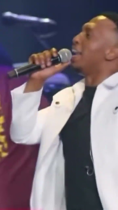 Dumi Mkokstad - Uvukile (Live)