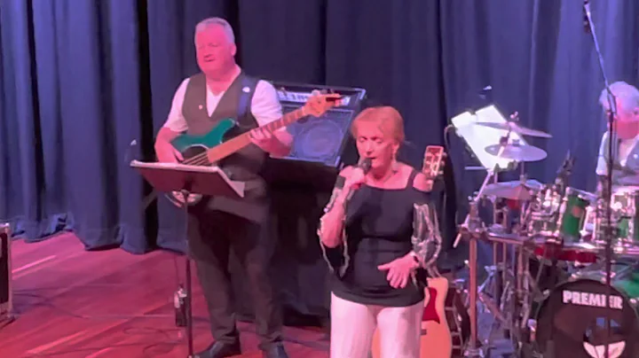 Philomena Begley at Elgin Town Hall with Keltic St...