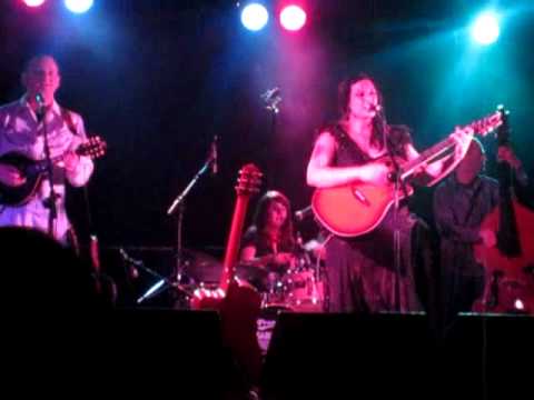 Emily Davis & The Open Road : Undone (live 2011)