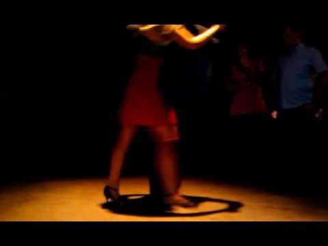Cafe Vinilo Clases tango de Wanda y Martin, ocho milonguero