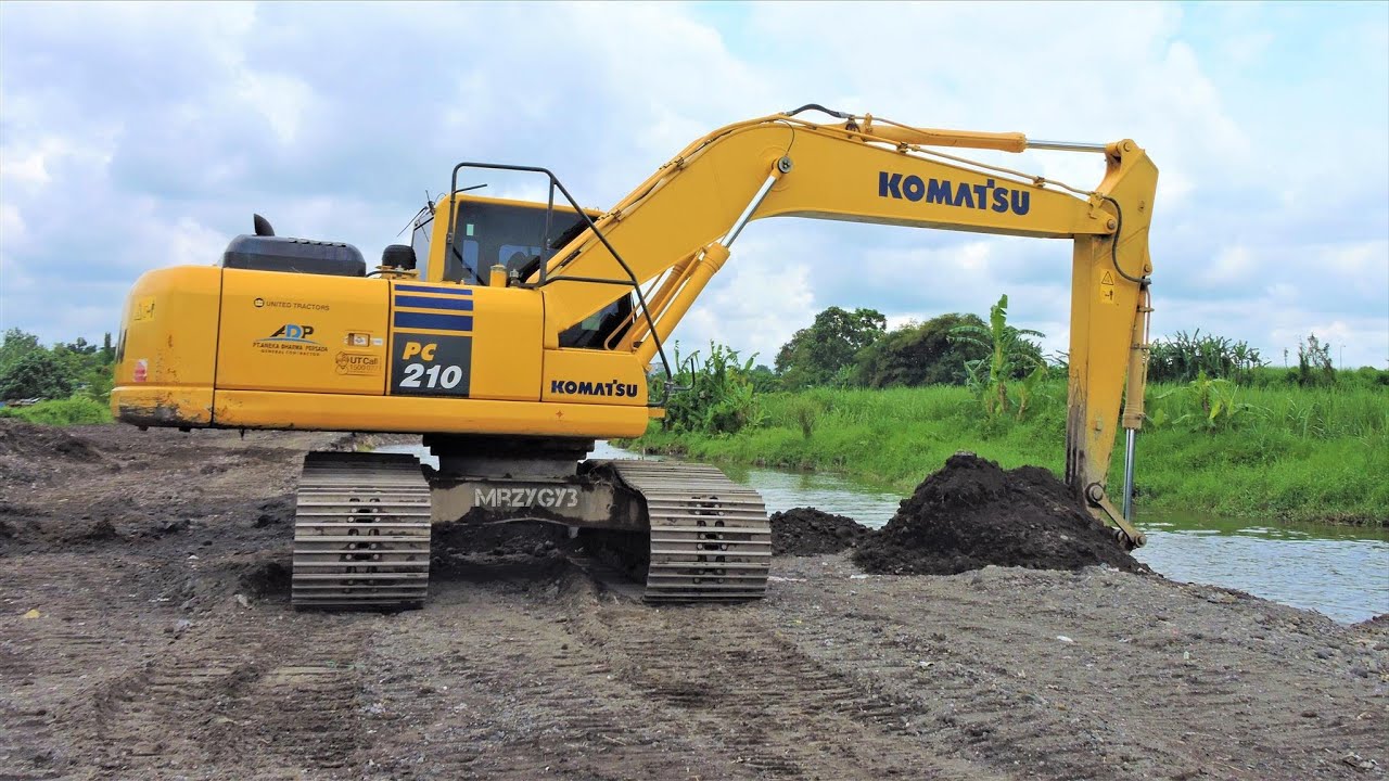 Komatsu Hydraulic Excavator Trucks Digging River Sedimentation - YouTube