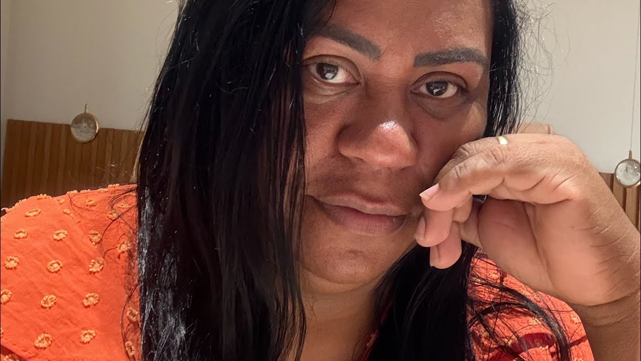 Alguém.  Perdeu  mais Deus vai restituir sua história.