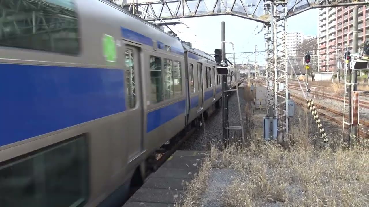 休日朝の我孫子駅を出発していく常磐線上りE531系