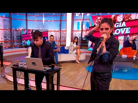 Gia Love cantó en vivo en el cierre de Desayunos Informales