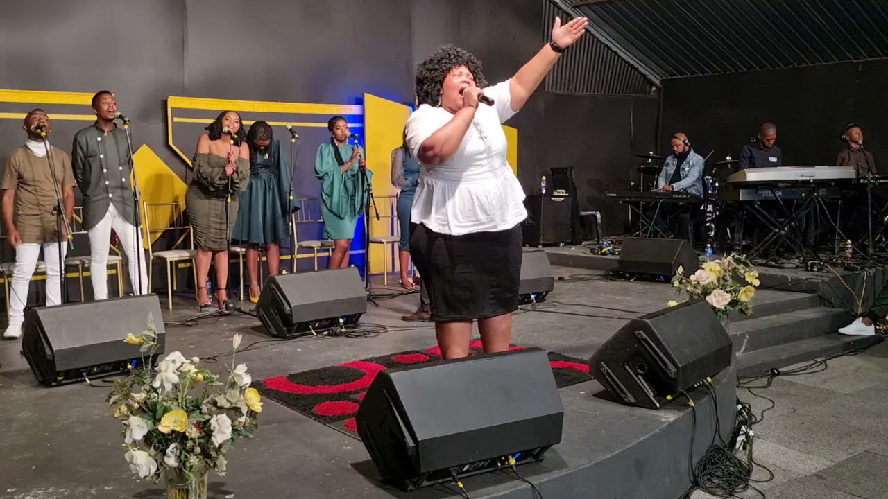 Pst Bongi Ngwenya - Mawudunyiswe Nkosi Kuze Phakadeni (Live)