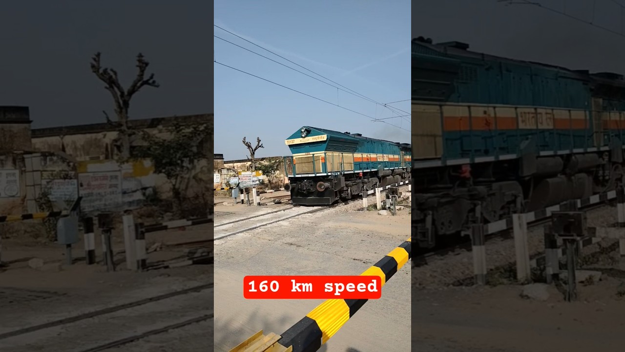 160 ki speed se railway fatak ko par karti hui 👉🏻🚂Hisar khadki superfast 