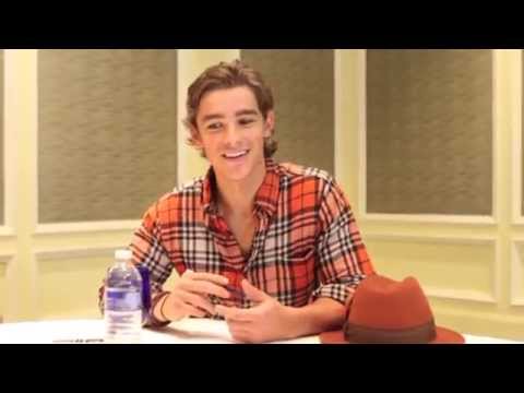 Video: Brenton Thwaites xalis sərvəti: Wiki, Evli, Ailə, Toy, Maaş, Qardaşlar