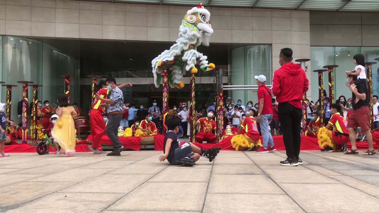 Mùng 1 hào dũng đường 2021