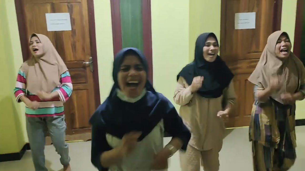 latihan yel yel pokja 1 TP PKK Kab.Muna 2022