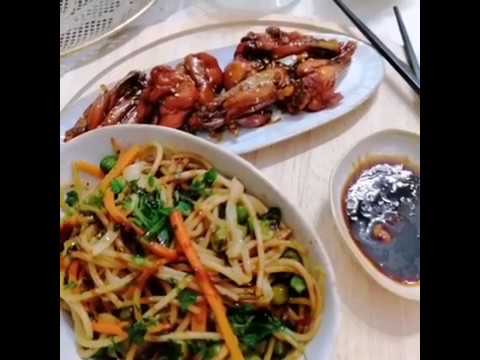 recette-nouilles-chinoise-sautées-aux-légumes-&-ailes-de-poulet-caramÉlisÉ-miel-soja