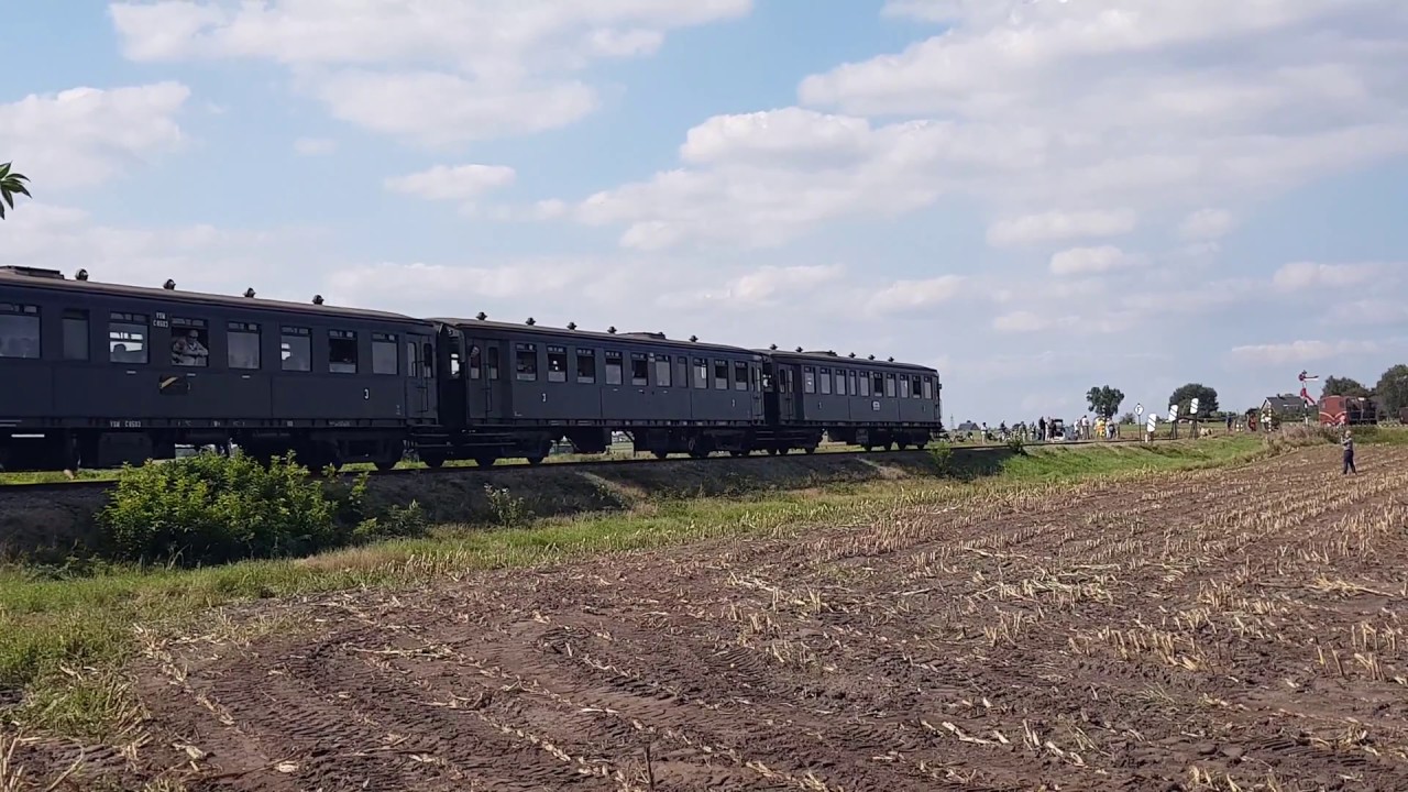 44 1593-1 u. 52 8139 mit hist. Sonderzug nach Loenen