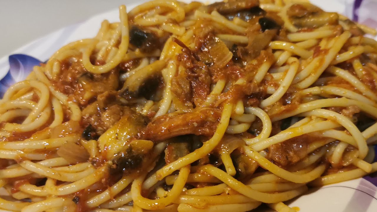 Corned Beef Spaghetti With Mushroom /Filipino Food / Aliyah and Mommy ...