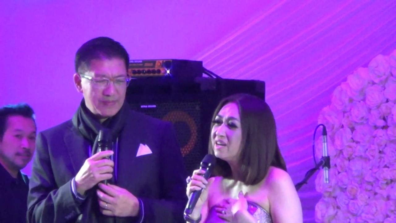 Ý Lan+Anh Tuấn (chồng) in Holland Noel 2017 (44/45) LK. Ngậm Ngùi+Còn Chút Gì Ðể Nhớ