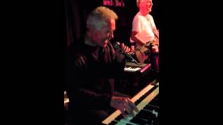 Phantom Blues Band ~ featuring Mike Finnigan singing, "Let them talk" chords