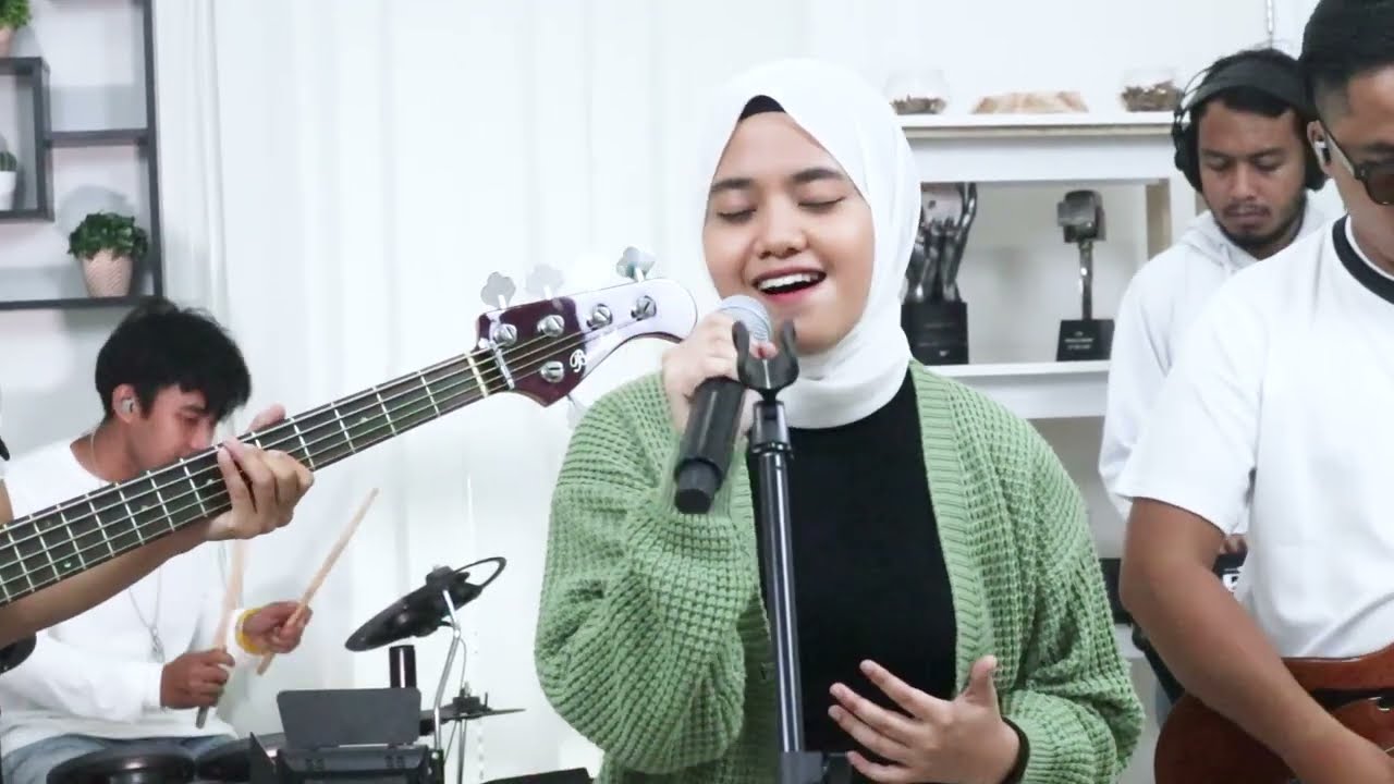 HANIN DHIYA - WHERE IS THE LOVE (Live Ngabuburit)