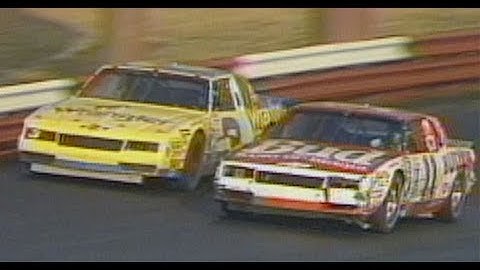 Earnhardt and Waltrip collide at Richmond in 1986