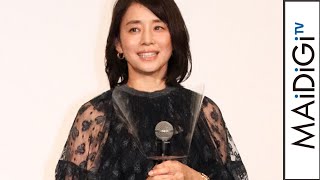 石田ゆり子、透け感ワンピで大人の肌見せ　刺しゅうたっぷりで華やかに