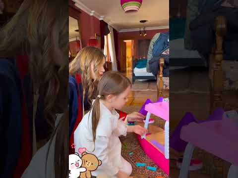 فستقات فريد كورهان جالسات يلعبن مع بعض عسل  طائر الرفراف   