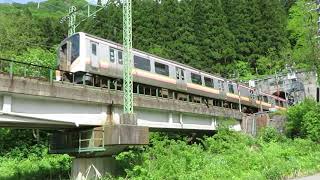 新清水トンネルを出る上越線長岡行きE129系普通列車 土合～土樽