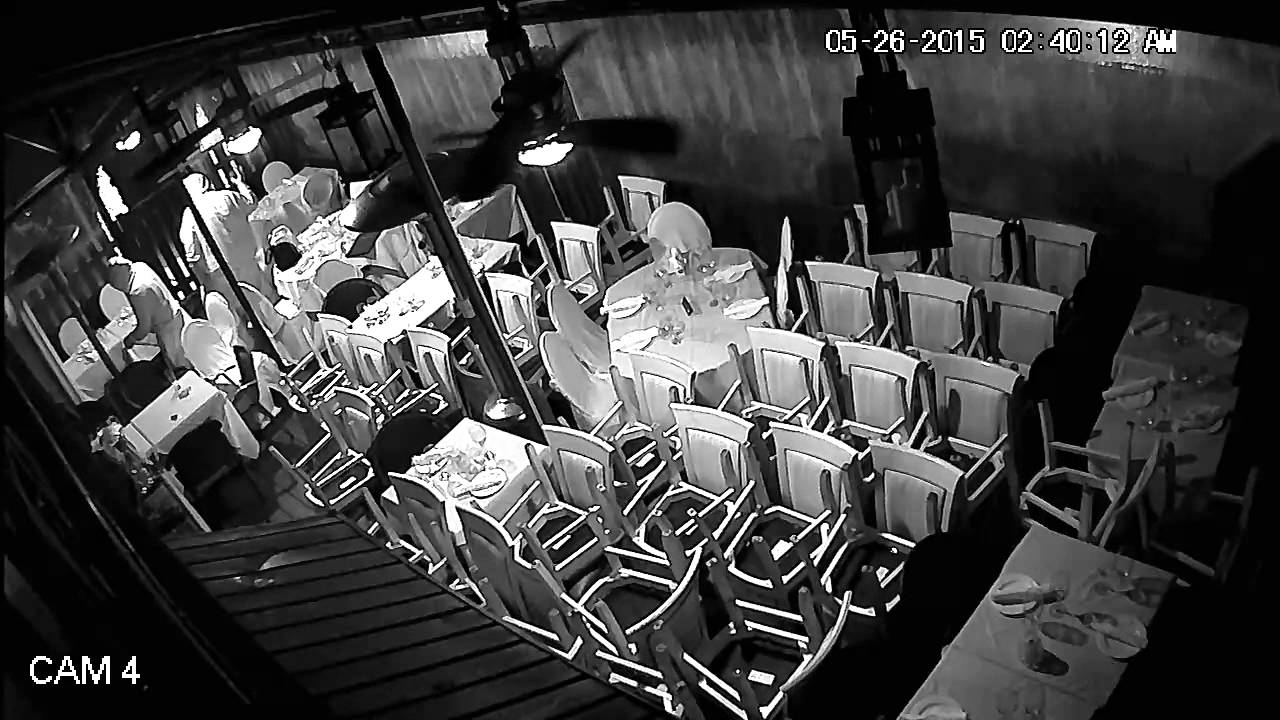 Deux hommes recherchés pour avoir incendié un restaurant dans Saint-Laurent